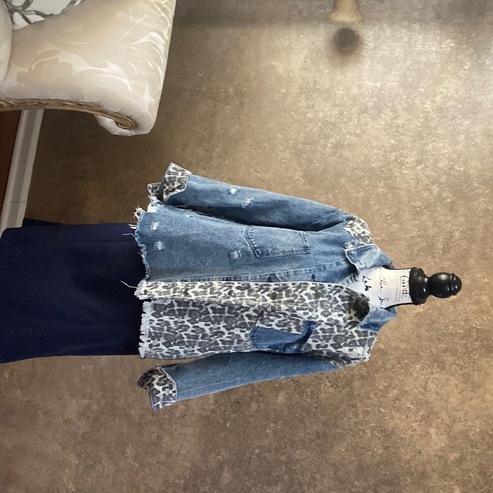 Stylish jean jacket with generous animal print accents